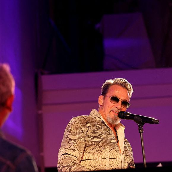 Florent Pagny lors de la soirée de gala "Heroes for Imagine" qui a permis de récolter dix millions d'euros au profit de la recherche contre les maladies génétiques à Paris le 23 septembre 2024.
Depuis sa création en 2015, ce gala organisé tous les deux ans au cœur de l’Institut, propose à la vente des œuvres et des moments d’exception uniques pour soutenir les chercheurs et médecins de l’Institut Imagine, qui œuvrent au quotidien pour comprendre et guérir les maladies génétiques.
Cette vente caritative est fondamentale pour l’avenir d’Imagine. Elle permet d’accélérer ses grands projets stratégiques, de conforter son attractivité, et de répondre aux besoins de la recherche en termes d’équipements et de technologies de pointe, comme en recrutement de talents.
En quatre éditions, HEROES for Imagine a permis de lever plus de 22 millions d’euros.
Et 2024 est une année toute particulière pour l’Institut Imagine qui fête ses 10 ans mais aussi la cinquième édition d’Heroes, actuellement en pleine préparation !
"Grâce à Heroes, la recherche sur les maladies génétiques s'accélère, quels que soient les obstacles, au bénéfice des enfants malades et de leurs familles. Avec virtuosité et engagement, les chercheurs et les médecins de l'Institut Imagine, pratiquent la meilleure science d'aujourd'hui pour inventer la meilleure médecine de demain"

© Dominique Jacovides / Bestimage