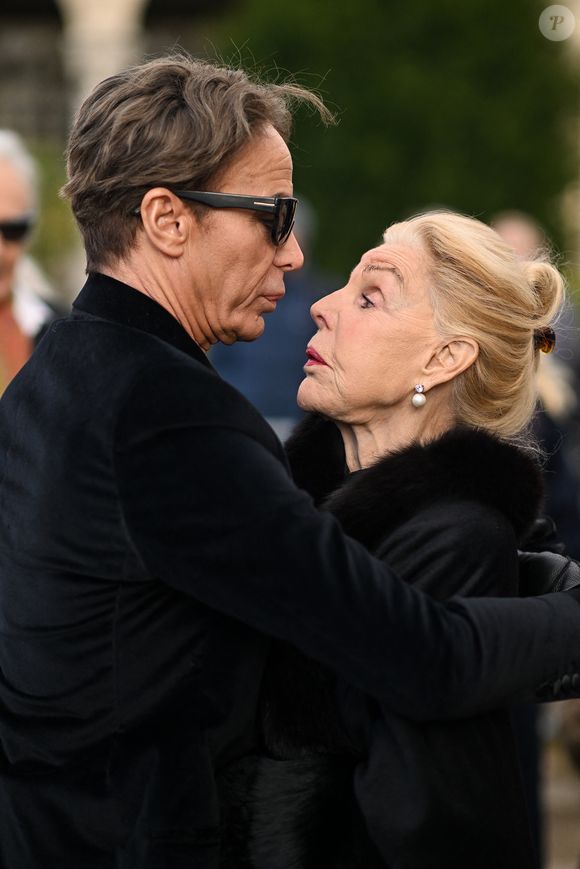 "Elle était fabuleuse. Elle était l’amour de ma vie. Elle me manque à chaque demi-seconde, et je pense toujours que je suis dans un cauchemar en ce moment même. Tout mon bonheur a disparu.", avait déclaré, ému, son amoureux, dans les colonnes de Page Six. 

Lloyd Klein - Obsèques de Jocelyne Wildenstein (femme chat) au crématorium du cimetière du Père-Lachaise à Paris, France, le 23 janvier 2025. © Pierre Perusseau/Bestimage