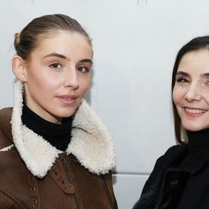 Exclusif - La princesse Clotilde Courau de Savoie et sa fille Vittoria de Savoie - Vernissage de l'exposition "Liaisons dangereuses & Métamorphoses" du créateur Elie Top à l'occasion de ses 10 ans de création chez Christie's à Paris le 27 janvier 2025. 

© Denis Guignebourg/BestImage
