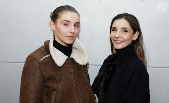 Exclusif - La princesse Clotilde Courau de Savoie et sa fille Vittoria de Savoie - Vernissage de l'exposition "Liaisons dangereuses & Métamorphoses" du créateur Elie Top à l'occasion de ses 10 ans de création chez Christie's à Paris le 27 janvier 2025. 

© Denis Guignebourg/BestImage