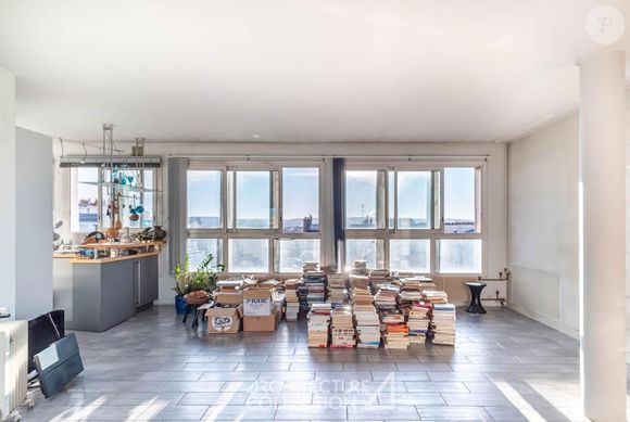 Malgré ses prestations haut de gamme, l’appartement change régulièrement de propriétaire.

Architecture de collection - Capture d'écran - Dernière demeure de Claude François.
