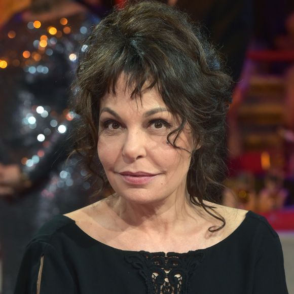 J’ai fait ma première pièce avec elle, qui s’appelait Une soirée comme une autre. Après, j’ai écrit un spectacle avec Christian Charmetant, Impasse privée, qu’elle a jouée avec nous. Et j’ai eu une très jolie histoire avec elle, c’est le souvenir de mes 20 ans", s'est-il remémoré auprès de nos confrères.

Isabelle Mergault à La Plaine Saint-Denis, diffusée le 8 avril 2017. Le 4 avril 2017
Photo par Giancarlo Gorassini / Bestimage