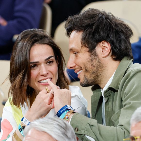 Le chanteur Vianney et sa femme Catherine Robert en tribunes lors des Internationaux de France de Tennis de Roland Garros 2025, à Paris, France, le 6 juin 2025. © Jacovides-Moreau/Bestimage