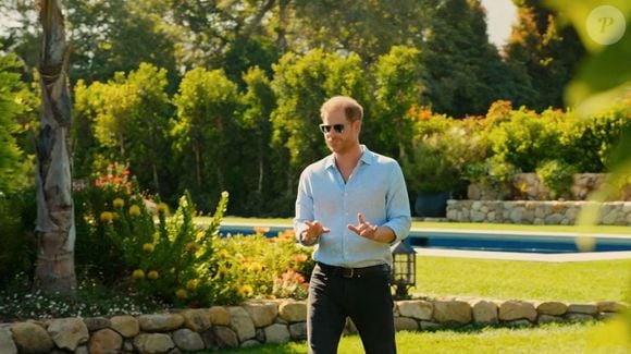 Pourquoi ? "Althorp est suffisamment éloigné de Londres pour lui donner un sentiment de liberté, loin des projecteurs. Il peut se cacher derrière des grilles fermées", a expliqué l’expert. 

La série lifestyle de Meghan Markle sur Netflix a commencé à être diffusée — et se termine par un petit brunch entre amis en compagnie de son mari, le prince Harry, et de sa mère, Doria Ragland. Le 4 mars 2025 © JLPPA / Bestimage