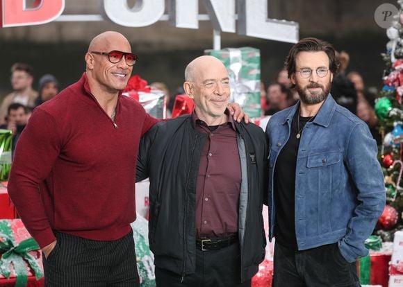 Dwayne Johnson, J.K. Simmons, Chris Evans - Photocall du film "Red One" dans le parc "Potters Fields" à Londres. Le 6 novembre 2024
