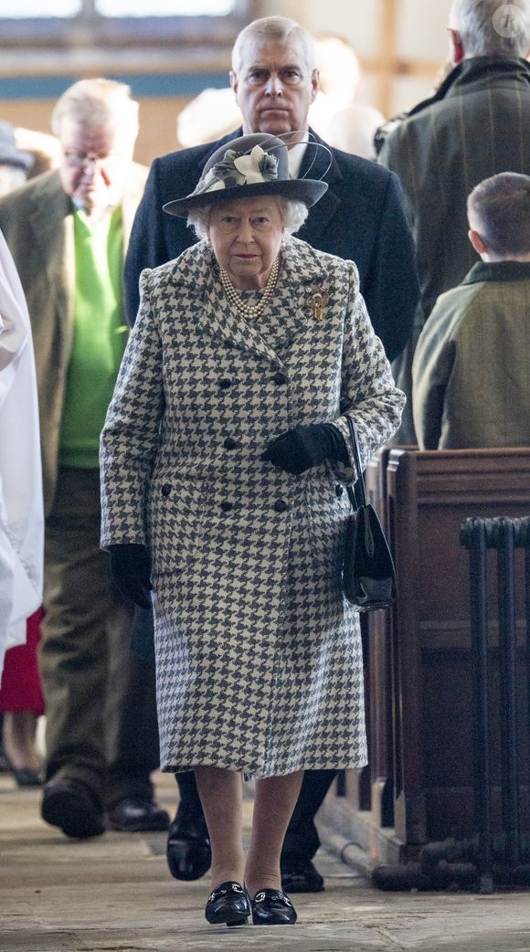 La reine Elisabeth II d'Angleterre et le prince Andrew, duc d'York, à leur arrivée au service dominical en l'église St Mary the Virgin à Hillington. Le 19 janvier 2020 AGENCE / BESTIMAGE