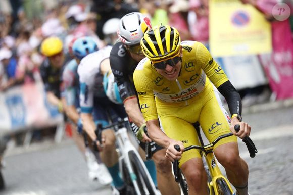 Avec ce nouveau titre, Pogačar a également empoché 628 030 € de primes, dont 500 000 € pour sa victoire finale.


Etape 21 de la 112ème édition du Tour de France, le 24 juillet 2025. PARIS CHAMPS-ELYSEES, FRANCE - JULY 27 : Pogacar Tadej (SLO) of UAE Team Emirates, Van Aert Wout (BEL) of Team Visma 
Photo News/Psnewz/Bestimage