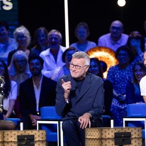Exclusif - Laurent Ruquier, Arielle Dombasle, Steevy Boulay lors de l'enregistrement de l'émission "La Boîte à secrets", présentée par F.Bollaert et diffusée le 16 octobre sur France 3, à Paris, France, le 29 septembre 2026. © Cyril Moreau/Bestimage