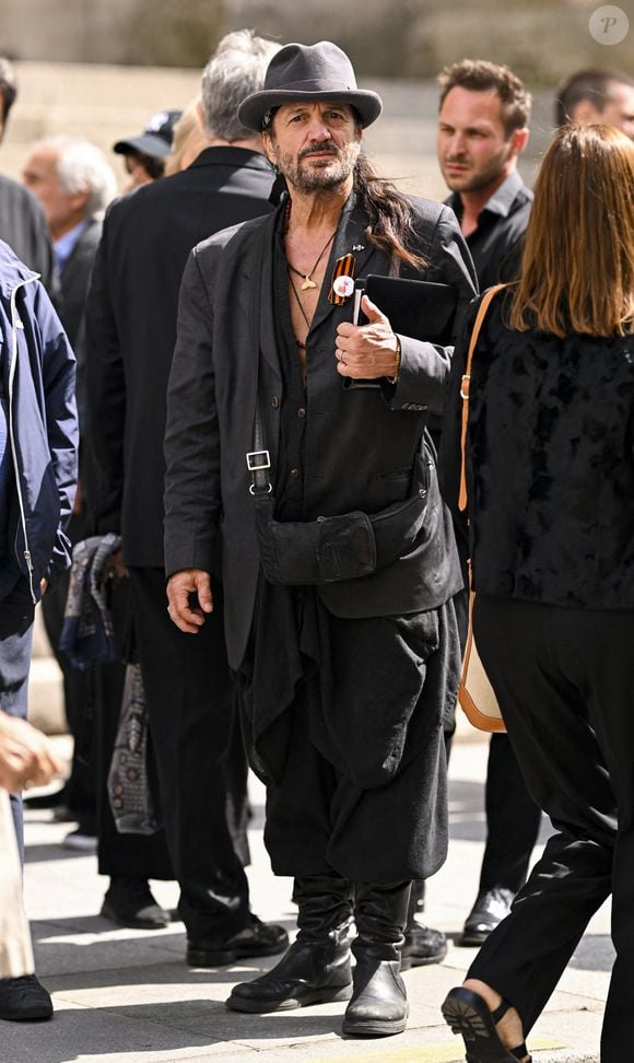 Son héritage, fait d’écoute, de curiosité et d’amour du spectacle, continuera de marquer durablement l’âme du Gymnase et ceux qui y créent encore aujourd’hui.

Francis Lalanne - Obsèques de Jacques Bertin en l'église Saint-Roch à Paris le 28 juillet 2025. © Pierre Perusseau/Bestimage