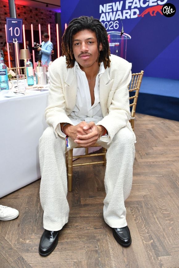 Comme on pouvait s’y attendre, il n’en revient pas et ne cesse de répéter : "Oh mon Dieu !" 

Henry Günther Ademola Dashtu Samuel (fils de Heidi Klum et Seal) pendant la Berlin Fashion Week Printemps/Été, au Telegraphenamt à Berlin, Allemagne, le 3 juillet 2026. © Action Press/Bestimage