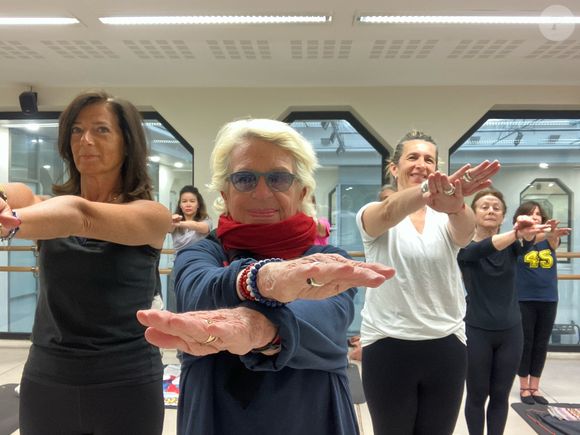Véronique de Villèle, en pleine forme à 78 ans : l’ancienne présentatrice de "Gym Tonic" prodigue ses conseils aux seniors pour les aider à garder la forme.