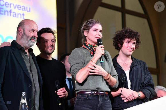 Lors de cet événement, organisé au profit de l'association Enfance et handicap en Côte-d'Or (Ehco) et de l'Institut Robert-Debré du cerveau de l'enfant, plus de 18 millions d'euros ont été récoltés.

Cédric Klapisch, Martin Solveig, Alice Taglioni et Vincent Lacoste lors de la 165e vente aux enchères des Hospices de Beaune, le 16 novembre 2025. © Romain Doucelin / Bestimage