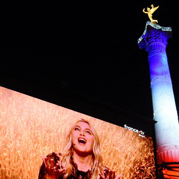 Louane pendant le Concours Eurovision de la Chanson. L'Autriche remporte le Concours Eurovision de la Chanson 2025, Place de la Bastille à Paris, France le 17 mai 2025 Photo by Alain Apaydin/ABACAPRESS.COM