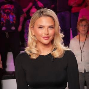 Exclusif - Kelly Vedovelli sur le plateau de l'émission "Touche pas à mon poste" (TPMP) diffusée en direct sur C8 le 17 décembre 2024.

© Jack Tribeca / Bestimage