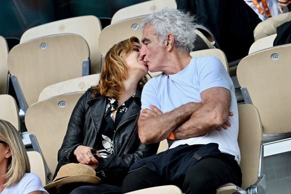 Raymond Domenech et son nouveau partenaire sont vus à Roland Garros le 03 juin 2025 à Paris. Photo par ABACAPRESS.COM