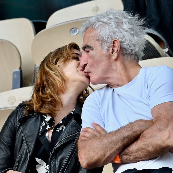 Raymond Domenech et son nouveau partenaire sont vus à Roland Garros le 03 juin 2025 à Paris. Photo par ABACAPRESS.COM