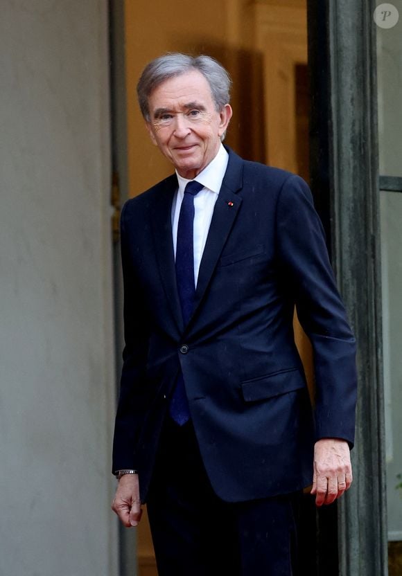 Aujourd’hui à la tête de Christian Dior, première maison acquise par son père, elle est la première femme à diriger cette griffe emblématique. Bernard Arnault, Pdg de LVMH - Arrivées des personnalités au dîner d’État en l’honneur du président brésilien et de sa femme au palais présidentiel de l’Élysée à Paris le 5 juin 2025. © Jacovides / Moreau / Bestimage