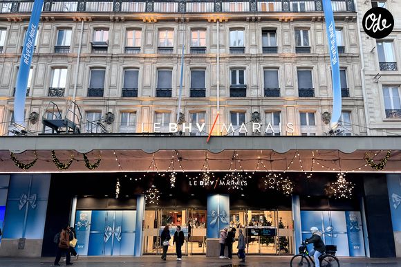 Le grand magasin souhaite se recentrer sur la maison, la décoration et le bricolage.

Façade du magasin - Illustration des rayons vides, au BHV Marais (Bazar de l'Hôtel de Ville) à Paris. Le 20 novembre 2025
Suite à l'arrivée du géant chinois Shein au 6e étage du Bazar de l'Hôtel de Ville, de nombreuses marques ont décidé de quitter ce grand magasin parisien. À tous les étages du magasin, les allées se désertifient et les rayonnages sont tristement vides.
© Céline Bonnarde / Bestimage