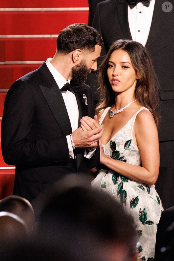Karim Benzema et sa compagne Lyna Khoudri à la descente des marches du film « 13 jours 13 nuits » lors du 78ème Festival International du Film de Cannes. Le 23 mai 2025
© © Jacovides-Moreau / Bestimage / Bestimage