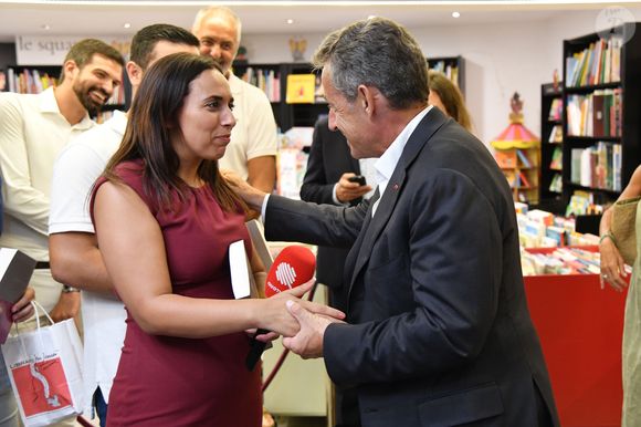 Salhia Brakhlia ne s'est pas exprimée
 Salhia Brakhlia (journaliste au "Quotidien" sur TMC) avec Nicolas Sarkozy - L'ancien président de la République, dédicace son livre "Passions", à la librairie Jean Jaurès de Nice, France, le lundi 26 août 2019. Plus de 400 personnes se sont pressées aux portes de la librairie pour acclamer Nicolas Sarkozy et recueillir une dédicace sur leur livre ; écoulé à plus de 230 000 exemplaires depuis sa sortie fin juin. © Bruno Bebert/Bestimage