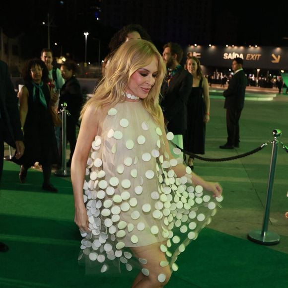 Kylie Minogue arrive sur le tapis vert du Musée de demain, où le Prince de Galles assistera également à la cinquième cérémonie annuelle de remise des prix Earthshot, le 5 novembre 2025 à Rio de Janeiro, au Brésil. Ian Vogler/MirrorPix/Bestimage