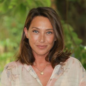 Après une adolescence où le sport occupait peu de place, Laura Smet a retrouvé sa motivation grâce à la boxe, qu’elle décrit auprès de "L'Equipe" comme le sport qui l’a "remise en selle". 

Smet - Photocall du film "Surface" lors de la 18ème édition du Festival du Film Francophone de Angoulême (FFA).

© Coadic Guirec / Bestimage