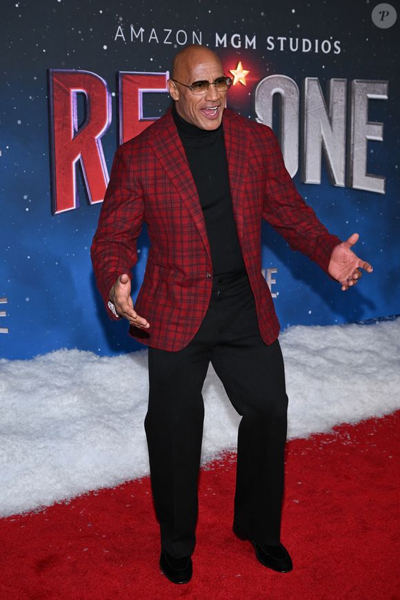 "Il m’a expliqué ce qui était en train de se passer, il a dit que nous rencontrions des problèmes avec le système hydraulique, qu’il y avait une surchauffe."
Dwayne Johnson - Première du film "Red One" à New York, le 11 novembre 2024.