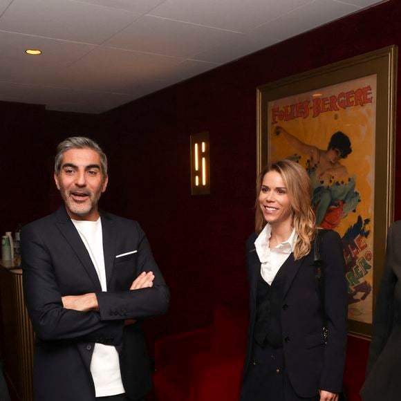 L'humoriste a retrouvé son public avec ce nouveau spectacle.

Frédéric Jérôme, Ary Abittan, Gilbert Coullier, Tiphaine Auzière, Brigitte Macron lors de la première du nouveau spectacle de Ary Abittan, "Ary Abittan Authentique" aux Folies Bergère à Paris, France, le 07 décembre 2025. © Jack Tribeca / Bestimage