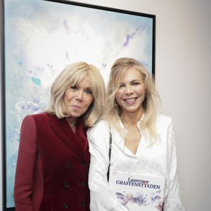 Exclusif - Brigitte Macron, Laurence Auzière (Laurence Graffensttaden) lors du vernissage de l'exposition de Danhôo à la galerie A2Z Art Gallery à Paris le 29 avril 2025.

© Jack Tribeca / Bestimage