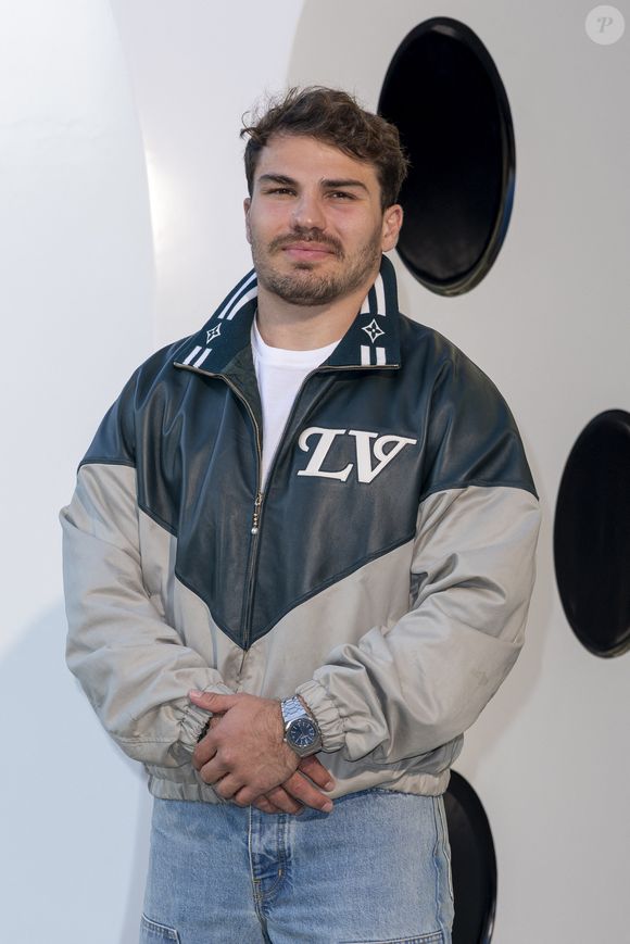 Antoine Dupont au défilé de mode Louis Vuitton Homme, le 24 juin 2025.
 
Photo : Olivier Borde / Bestimage