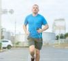 Steve Chambers, coach sportif : "Voici les 6 exercices qui améliorent la stabilité articulaire et développent une bonne base de force pour gagner du muscle après 60 ans"