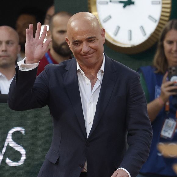 Andre Agassi - Carlos Alcaraz remporte les internationaux de France de Tennis de Roland Garros 2025 face à J.Sinner à Paris. (Credit Image: © Loic Baratoux/ZUMA Press Wire / Bestimage)