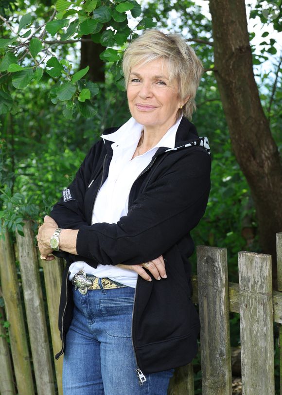 Exclusif - Véronique Jannot pose lors de la 4ème édition du festival cinéma français et gastronomie d'Aix-les-Bains, le 4 juin 2025. 
© Denis Guignebourg / Bestimage