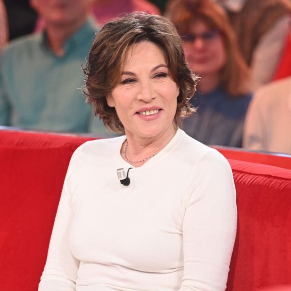 Sa famille vivait autrefois tous ensemble dans le même immeuble du 5e arrondissement de Paris.

Mathilde Seigner - Enregistrement de l'émission Vivement dimanche au studio Rive gauche, présentée par Michel Drucker . Diffusion sur France 3 le 22 février 2026 © Guillaume Gaffiot/Bestimage