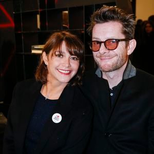 Mais aussi de Jamie Hewlett, marié à cette dernière depuis 14 ans 

Emma de Caunes et son mari Jamie Hewlett - Vernissage de l'exposition "New American Art" à la galerie des Acacias by Mazarine à Paris le 20 octobre 2015. © Olivier Borde / Bestimage