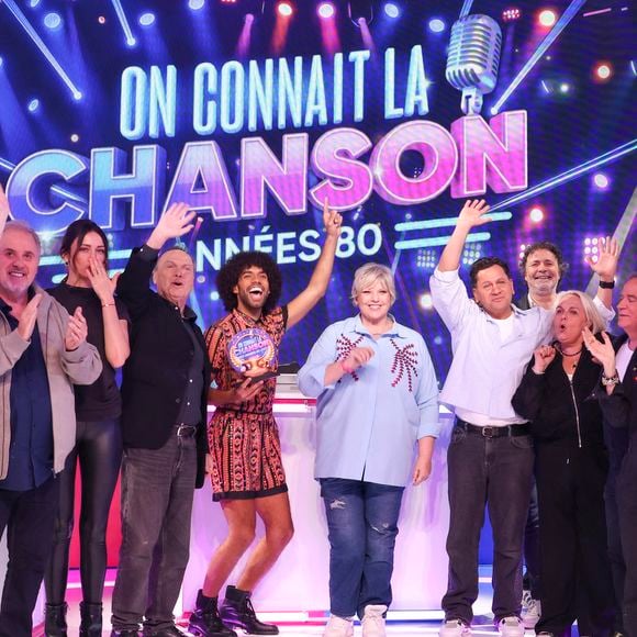 Laurence Boccolini est aux commandes de cette soirée musicale.

Exclusif - Julien Lepers, Philippe Risoli, Capucine Anav, Fabien Lecoeuvre, Delphine Wespiser, Gwendal Marimoutou, Laurence Boccolini, Christophe Carrière, Valérie Damidot, Silvia Notargiacomo, Lionel Tim, Isabelle Morini-Bosc, Jordan Deluxe, lors de l’enregistrement de l’emission "On Connait La Chanson Années 80", présentée par L.Boccolini et diffusée le 22 septembre 2026 sur W9, à Paris, France, le 9 avril 2026. © Jack Tribeca/Bestimage