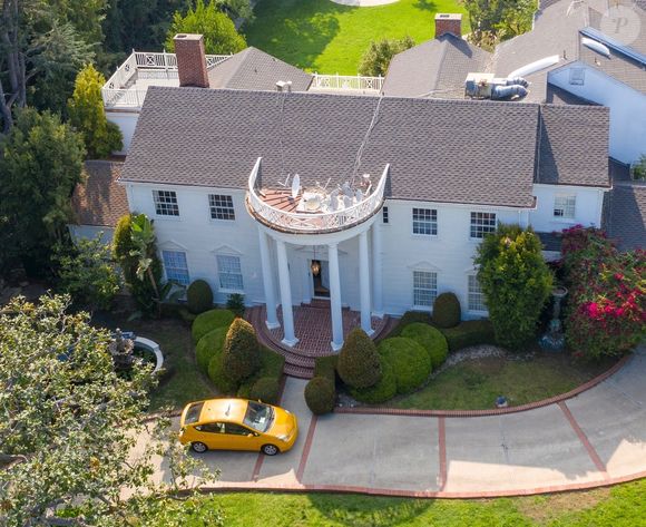 La maison ayant servi de décor à la série est notamment composée de six chambres et de sept salles de bains

La maison du Prince de bel-air est mise en vente pour la première fois en 48 ans, pour près de 25 million d'euros.
Crédit : Backgrid USA / Bestimage
