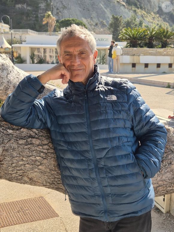 Né en Algérie, il entretient un lien viscéral avec ces étendues arides qui agissent sur lui comme une véritable bulle hors du temps.

Christian Ginter, recordman du monde de participations au Marathon des sables.