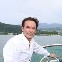 A Douchy où repose son père, Anthony Delon dévoile des changements : "C'est presque comme si c'était un nouveau lieu"