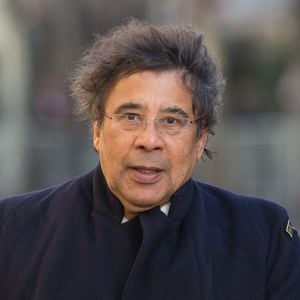 Laurent Voulzy arrive à la cérémonie funéraire organisée en mémoire de Johnny Hallyday à Paris lors de la procession du 6 décembre 2017. Photo par Berzane-Wyters/ABACAPRESS.COM