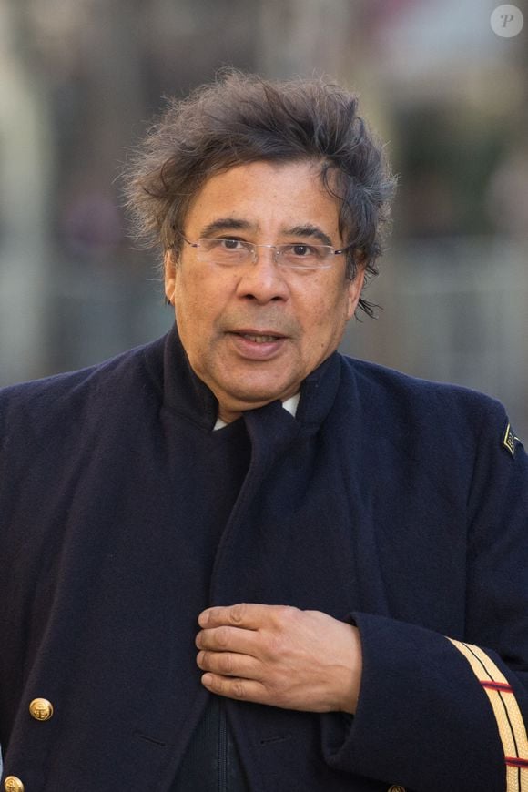 Laurent Voulzy arrive à la cérémonie funéraire organisée en mémoire de Johnny Hallyday à Paris lors de la procession du 6 décembre 2017. Photo par Berzane-Wyters/ABACAPRESS.COM