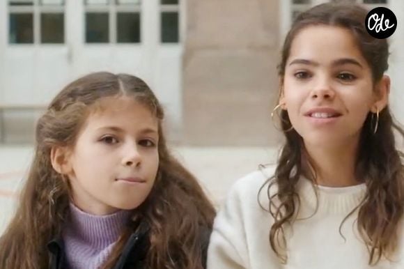 Aujourd'hui âgée de 14 ans, Lila Debbouze se passionne pour les comédies musicales


Lila Debbouze (en blanc), la fille de Mélissa Theuriau et Jamel Debbouze, fait une première apparition remarquée à la télévision dans le documentaire "Le Temps des femmes", diffusé sur France 2 et produit par sa mère.

© Capture TV France 2 via Bestimage