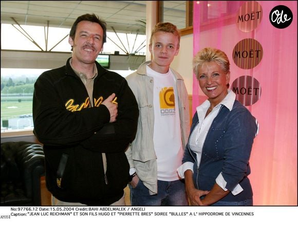 Papa de six enfants, Jean-Luc Reichmann a toujours accordé une place importante à sa vie de famille

Archives : Jean-Luc Reichmann et son fils Hugo à l'hippodrome de Vincennes en 2004  BAHI / BESTIMAGE