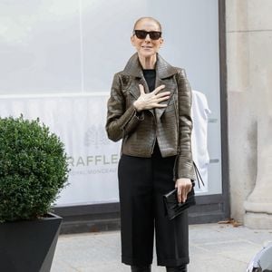 Céline Dion - Céline Dion acclamée par ses fans à la sortie du palace Royal Monceau à Paris le 31 août 2026
©Marc Ausset Lacroix / Bestimage