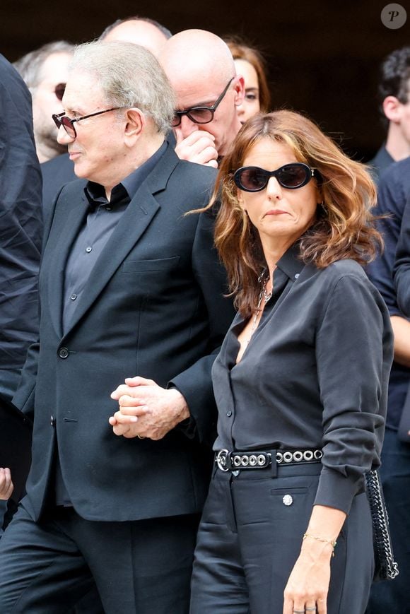 Michel Drucker, Faustine Bollaert - Sorties des obsèques de Thierry Ardisson en l’église Saint-Roch de Paris, France, le 17 juillet 2025. © Clovis-Jacovides/Bestimage