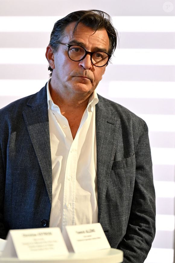 Christian Estrosi, le maire de Nice, et Yannick Alleno, le chef de cuisine étoilé, ont signé, à la mairie de Nice, le 13 septembre 2024, une convention de partenariat avec l'association Antoine Alleno pour accompagner les familles des victimes des violences routières. © Bruno Bebert/bestimage