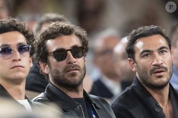 Ce qui n'empêche pas quelques divergences toutefois.

Raphaël Kretz, Martin Kretz et Valentin Kretz dans les tribunes lors des Internationaux de France de Tennis de Roland Garros 2025, à Paris, France, le 5 juin 2025. © Jacovides-Moreau/Bestimage
