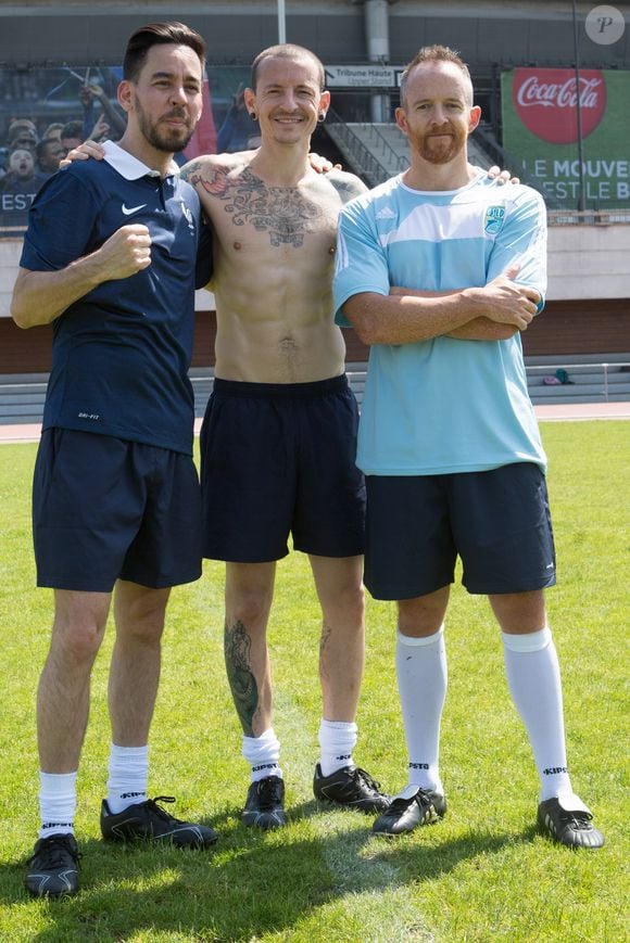 Le groupe de rock alternatif californien s’est reformé en septembre dernier, 7 ans après la mort de son chanteur, Chester Bennington

Mike Shinoda, Chester Bennington et Dave Farrell - Le groupe Linkin Park rencontre ses fans lors d'un match de football au stade annexe du Stade de France à Saint-Denis le 11 juin 2014. Veeren -Christophe Clovis / Bestimage