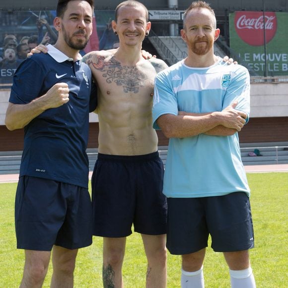 Le groupe de rock alternatif californien s’est reformé en septembre dernier, 7 ans après la mort de son chanteur, Chester Bennington

Mike Shinoda, Chester Bennington et Dave Farrell - Le groupe Linkin Park rencontre ses fans lors d'un match de football au stade annexe du Stade de France à Saint-Denis le 11 juin 2014. Veeren -Christophe Clovis / Bestimage