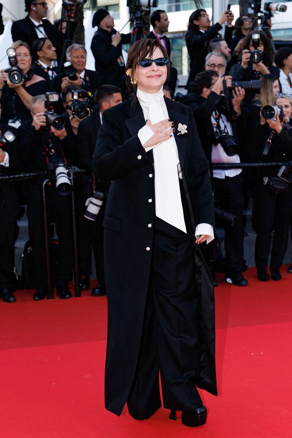 Juliette Binoche - Montée des marches du film " Amarga Navidad " lors du 79ème Festival International du Film de Cannes, le 19 mai 2026. © Jacovides-Moreau / Bestimage